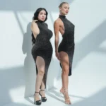 One-shoulder dress with an open leg