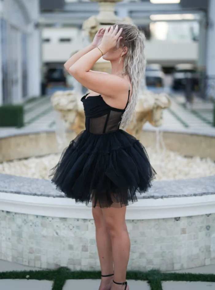 ⁦Party dress made of ruffled tulle fabric⁩ - الصورة ⁦2⁩
