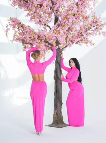 A long dress with an open waist and cowl neck adorned with a dahabi necklace