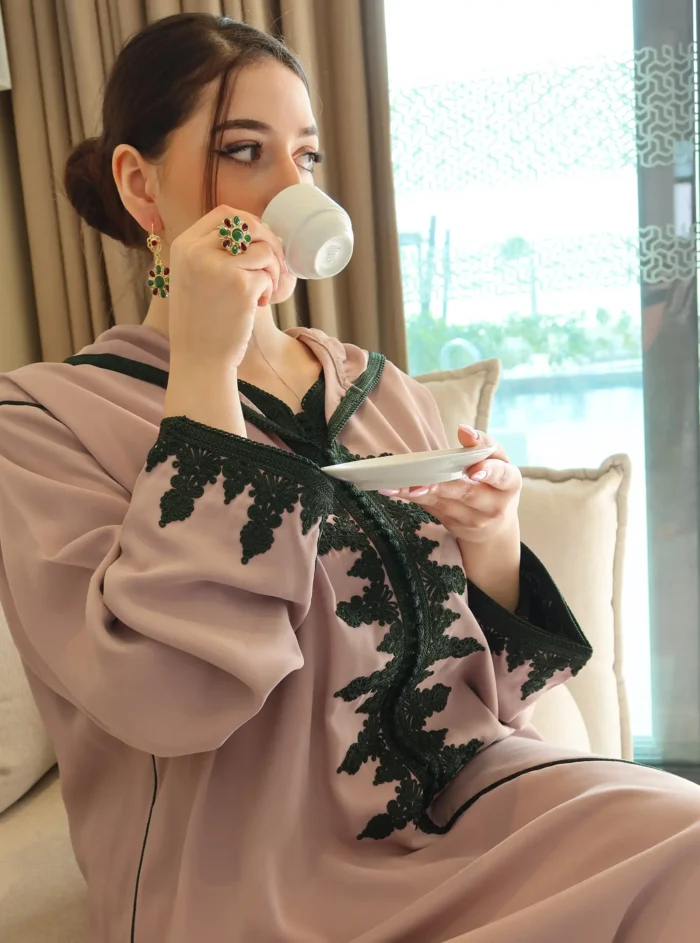 ⁦Jellaba Nude & Green Two Pieces⁩ - الصورة ⁦4⁩