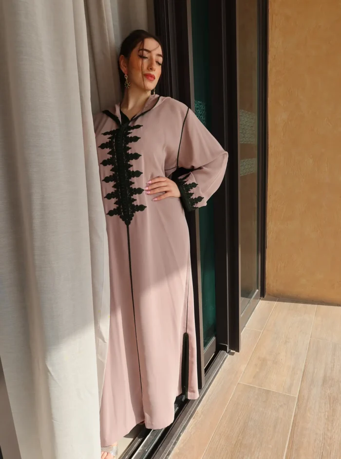 ⁦Jellaba Nude & Green Two Pieces⁩ - الصورة ⁦3⁩