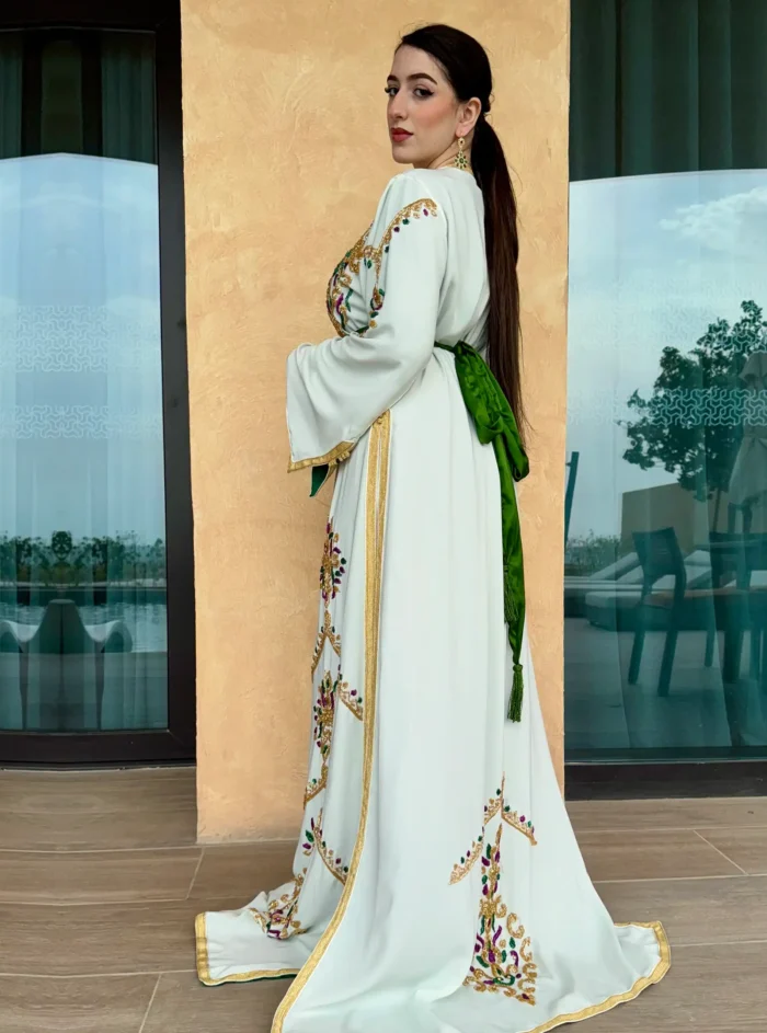 ⁦White And Green Caftan⁩ - الصورة ⁦4⁩